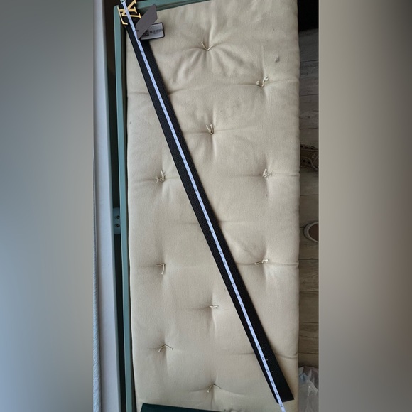 Authentic LV Initials 40MM Reversible Belt - Picture 11 of 11